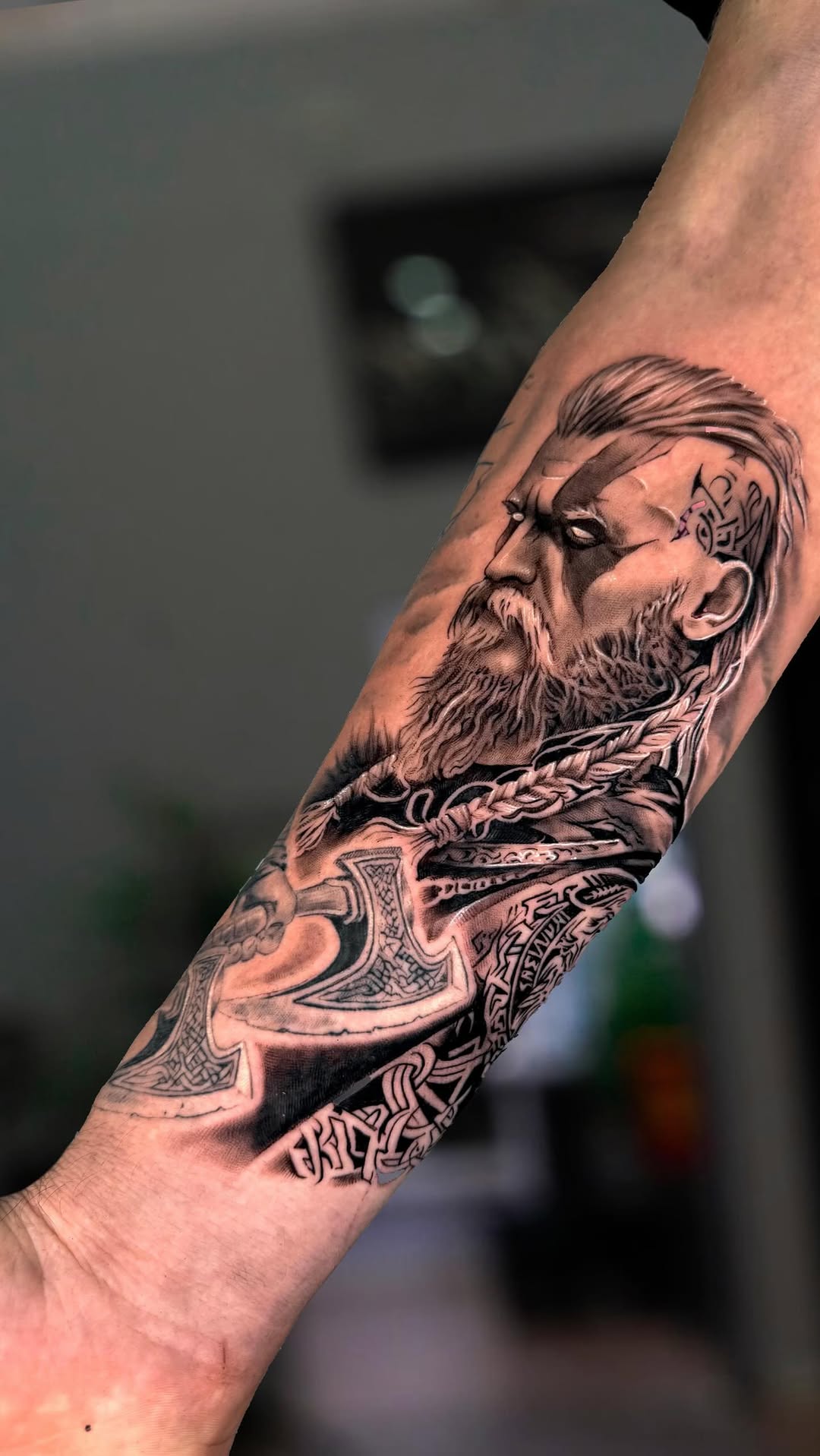 עבודת קעקוע — Future Tattoo